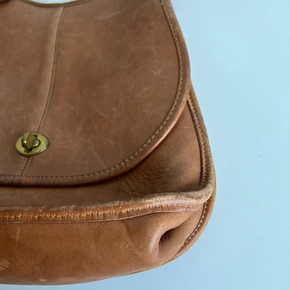 Coach Crescent Saddle 9235 British Tan Leather Shoulder Bag Good